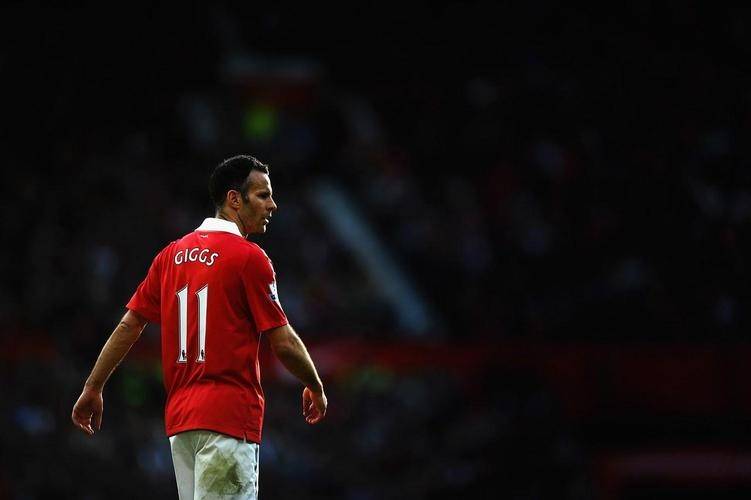 球员冠军数谁最多?C罗36冠仅第5,有人43冠还不是第一,梅西领跑