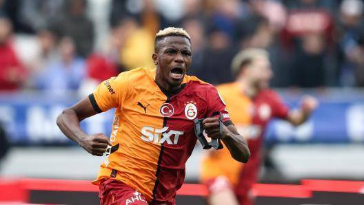 米体:奥斯梅恩交易已完成,那不勒斯要求其两年内不得重返意甲