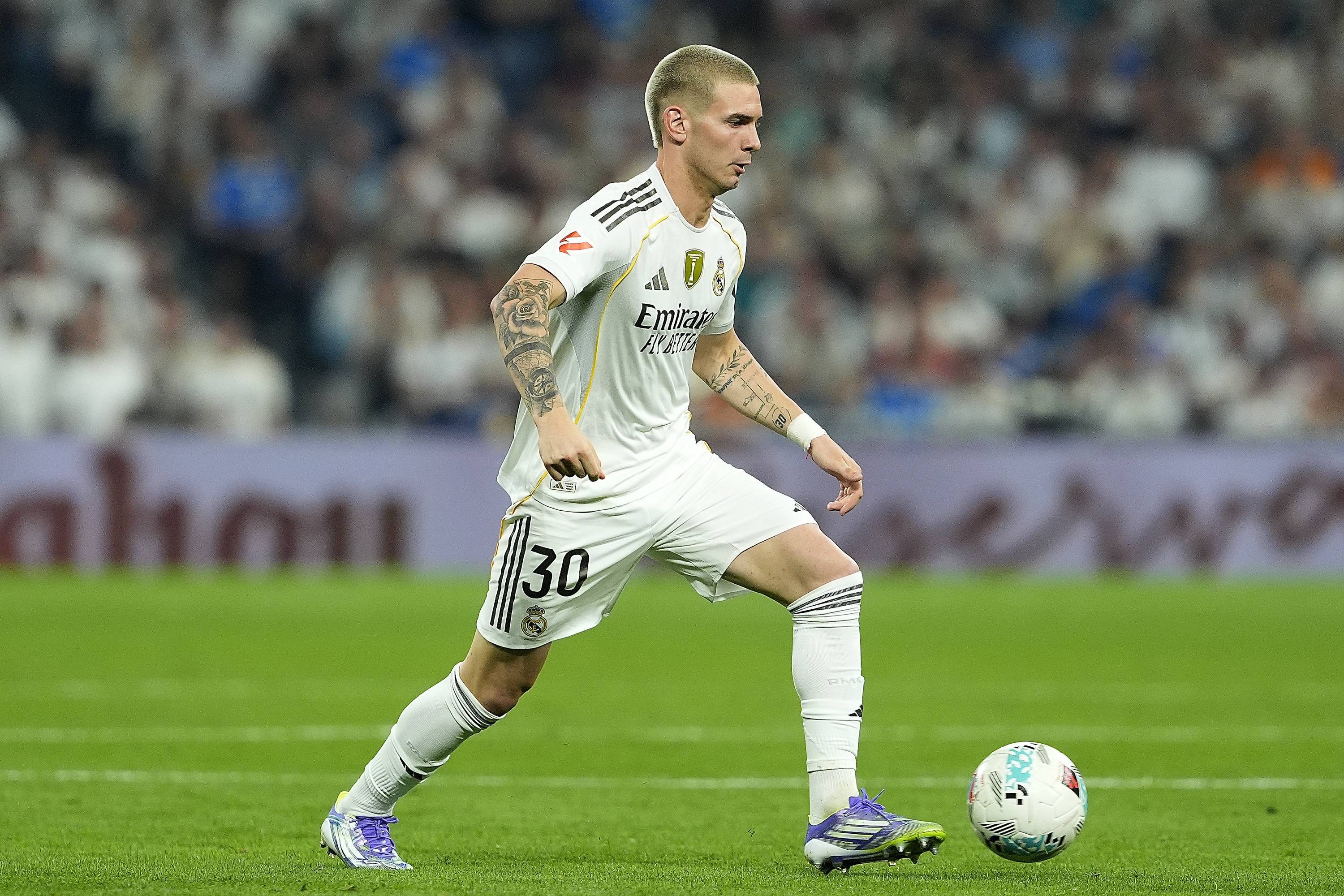 记者:马斯坦托诺为皇马出战欧冠不会有任何问题