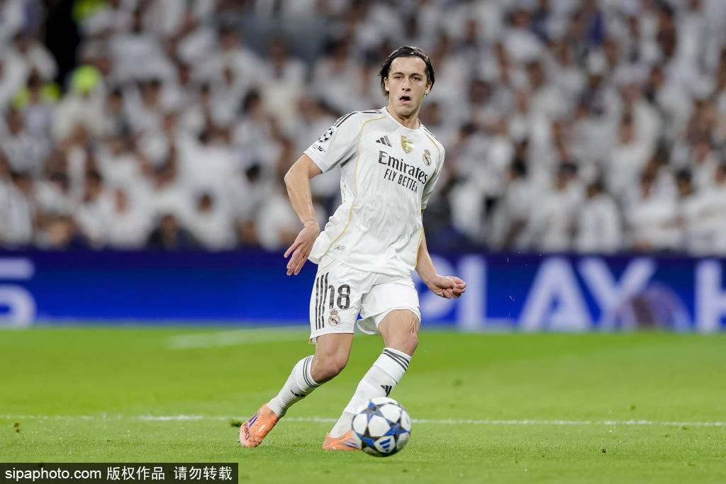 欧冠决赛战术解析:曼城如何在绝境中逆转皇马?